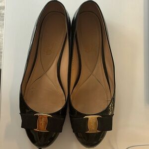 FERRAGAMO black patent classic bow varina ballerina flats
